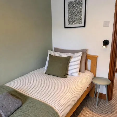 Solway Retreat, Cosy 2 Bed Flat, Sleeps 4 - M6 Jct45, A75, Gretna & Carlisle *